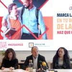El presidente de la Plataforma de Organizaciones de Infancia de Castilla y León, Antonio Rodríguez. atiende a la prensa en la presentación de lc campaña en presencia de Eva Martín, de Plena Inclusión, entre otras personas