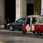 Palma no quiere ser Bangkok: la lucha de la capital balear contra los 'tuk tuk'