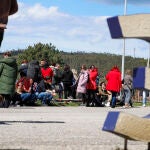 Los trabajadores, hoy, a las puertas de la empresa. 