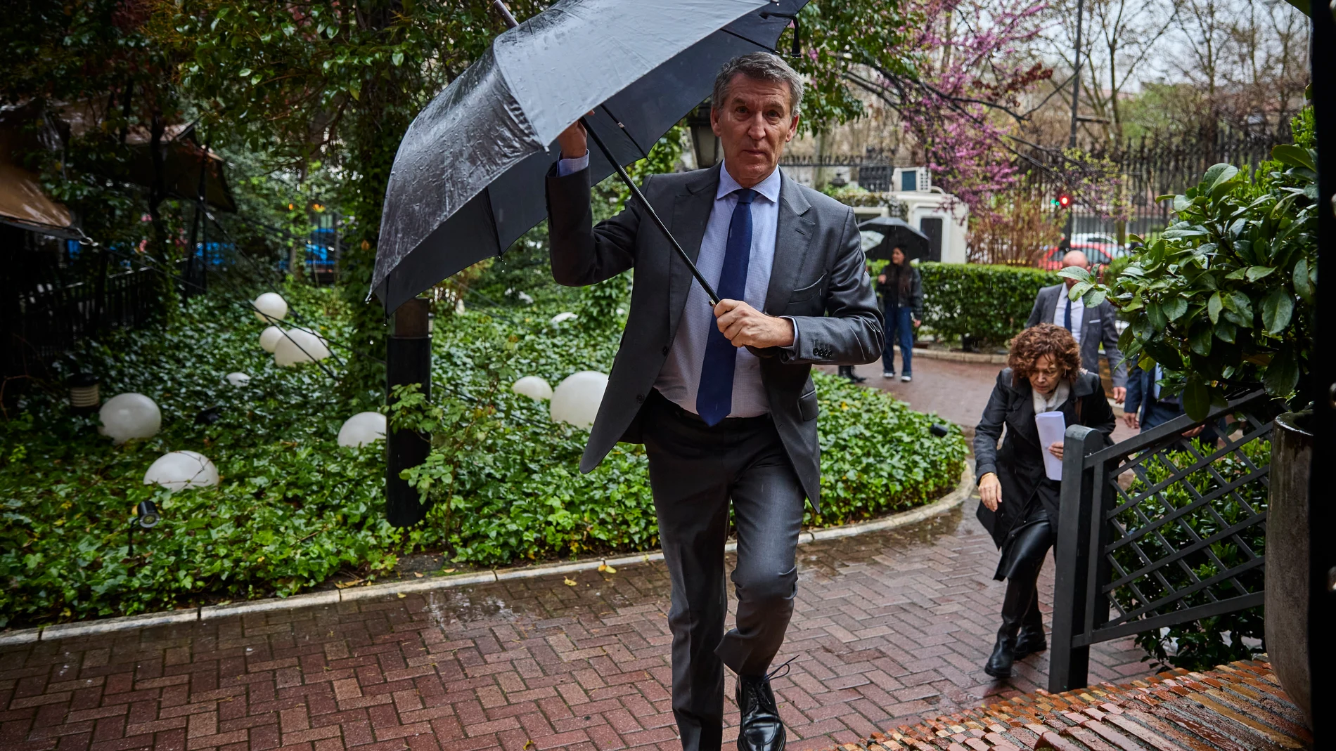 El presidente del Partido Popular, Alberto Núñez Feijóo este jueves durante la cuarta jornada del foro Wake Up Spain organizado por el diario 'El Español' © Alberto R. Roldán / Diario La Razón. 03 04 2025