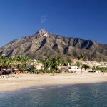 La playa del Ancón, un paraíso a dos kilómetros de Puerto Banús