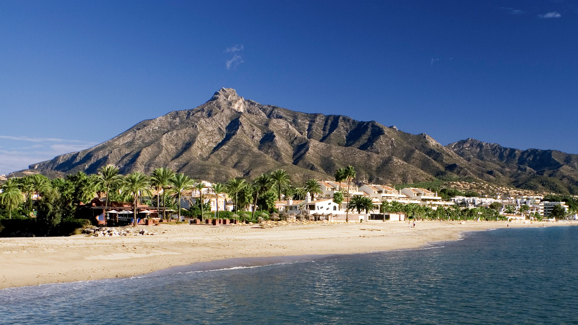 La playa del Ancón, un paraíso a dos kilómetros de Puerto Banús