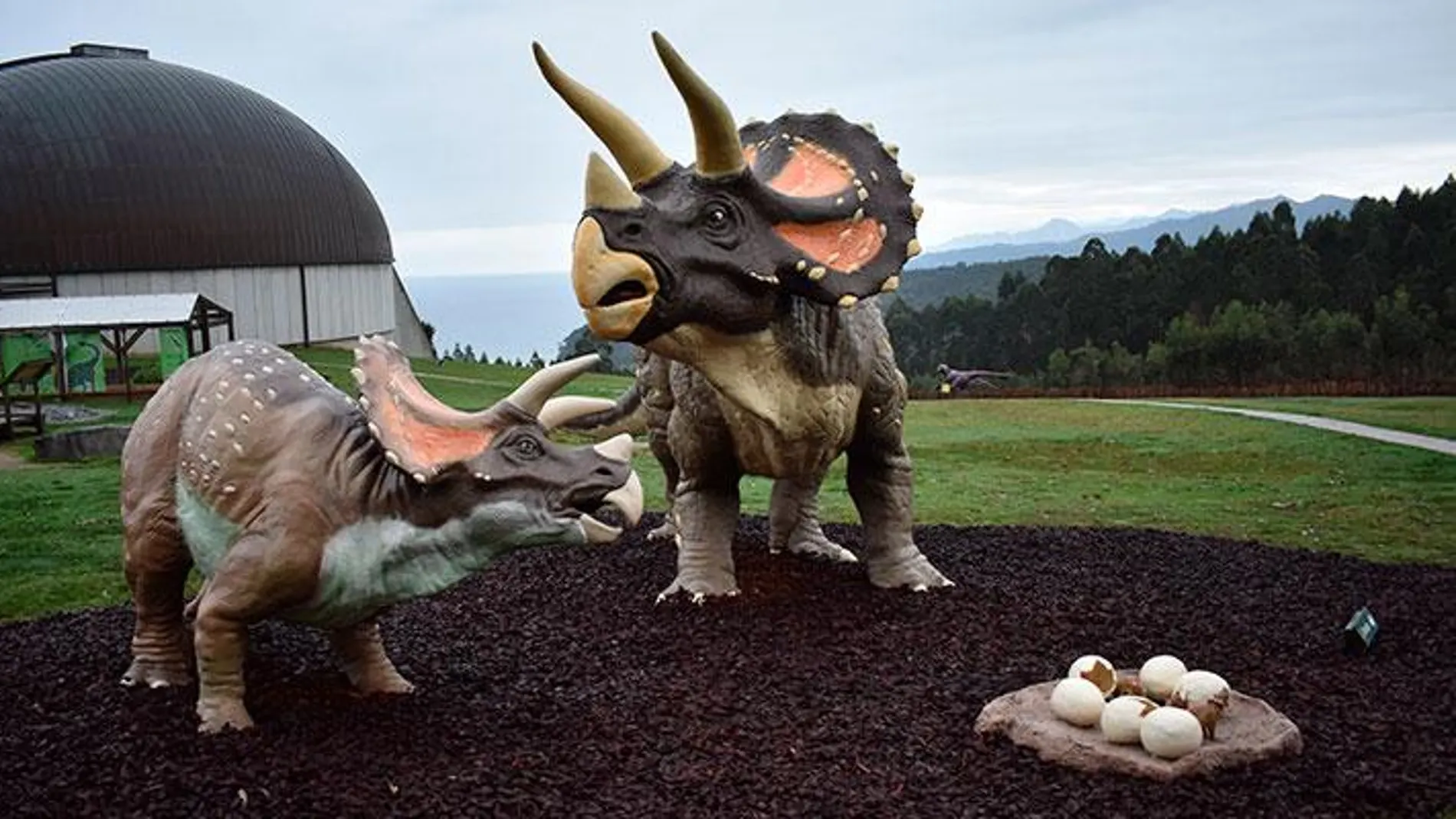 El mejor museo de dinosaurios a tamaño real para visitar con peques en Asturias