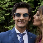 Ivonne Reyes junto a su hijo Alejandro