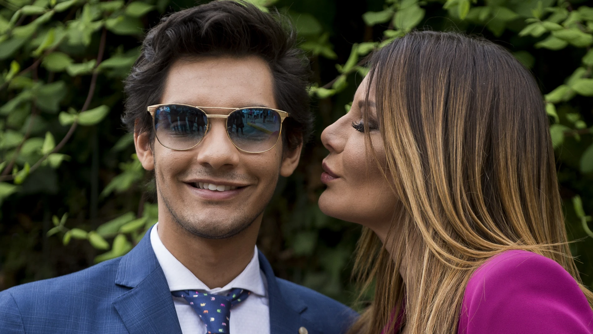 Ivonne Reyes junto a su hijo Alejandro
