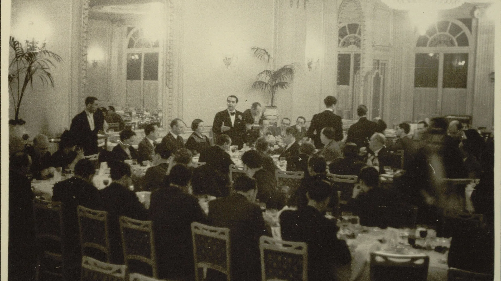 Una imagen inédita de Federico García Lorca en el homenaje que se le dedicó en el Majestic en 1935
