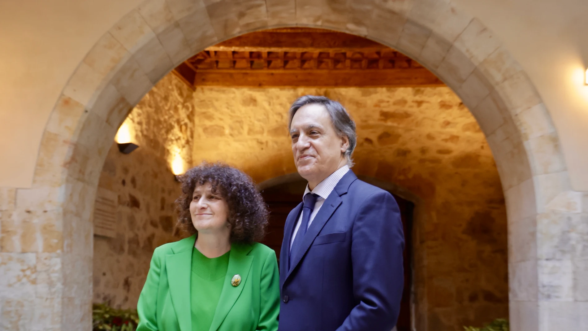 Los alcaldes de Salamanca y Santiago de Compostela, Carlos García Carbayo y Goretti Sanmartín, tras el taller de estas jornadas