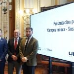 Jesús Julio Carnero y el rector David García durante la presentación del proyecto