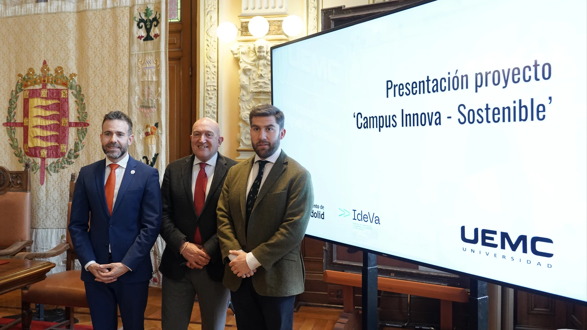 Jesús Julio Carnero y el rector David García durante la presentación del proyecto