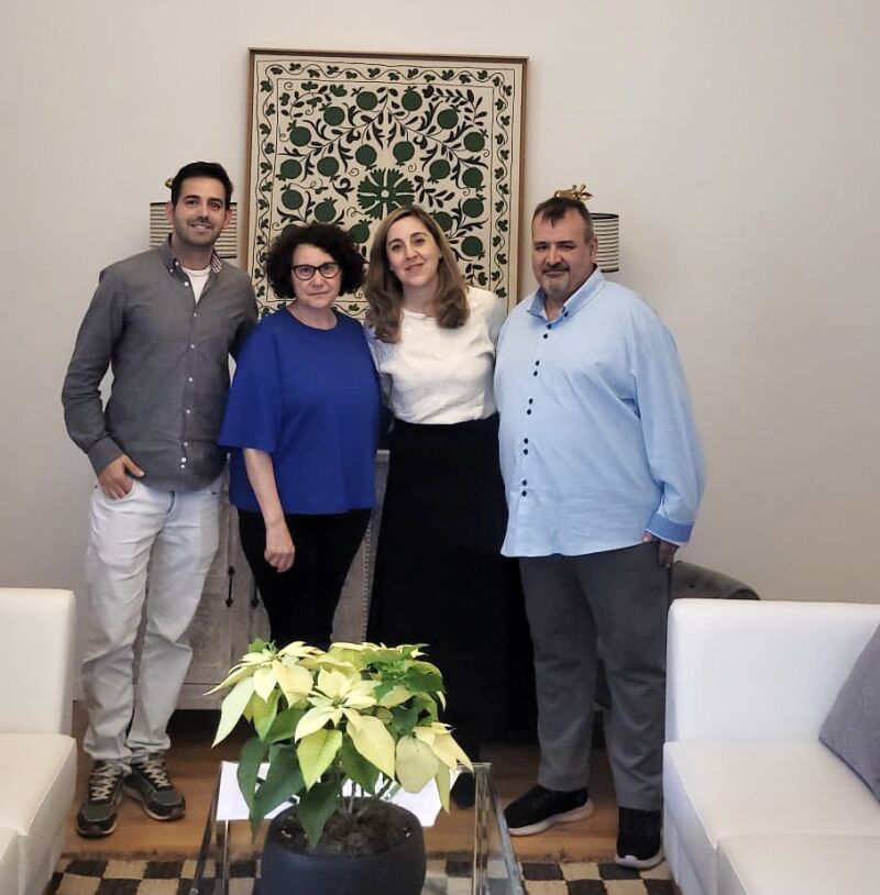 De izda. a dcha., Alejandro González, vicepresidente de Trabajo Social de SECPAL; Miguela Arévalo, presidenta de AETSyS; Elia Martínez, presidenta de SECPAL, y Rafael Vidaurreta, delegado de AETSyS en Madrid y exvocal de Trabajo Social de la Asociación Madrileña de Cuidados Paliativos (AMCP), tras la firma del convenio