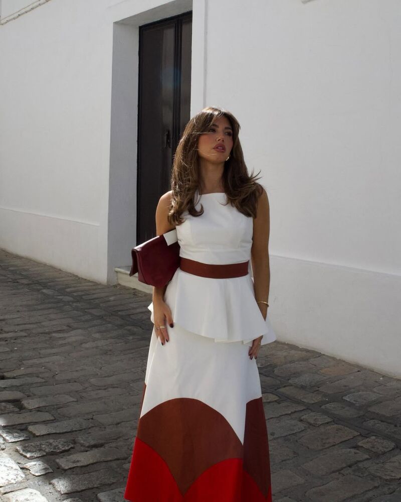 Influencer con look perfecto para el Domingo de Ramos.