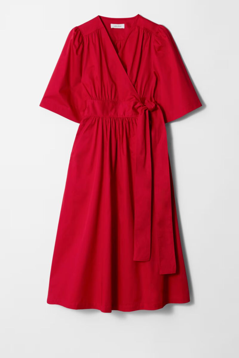 Vestido midi cruzado.