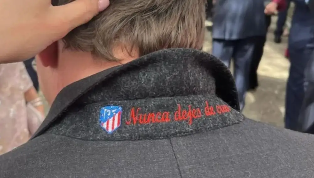 Detalle atlético en el chaqué de boda de Almeida