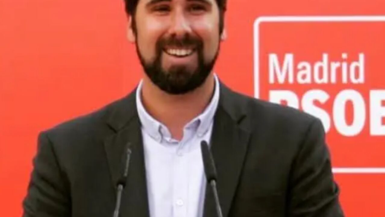 Móstoles: el portavoz del PSOE, acusado de «asedio» a la concejala más joven del PP "con corazones"