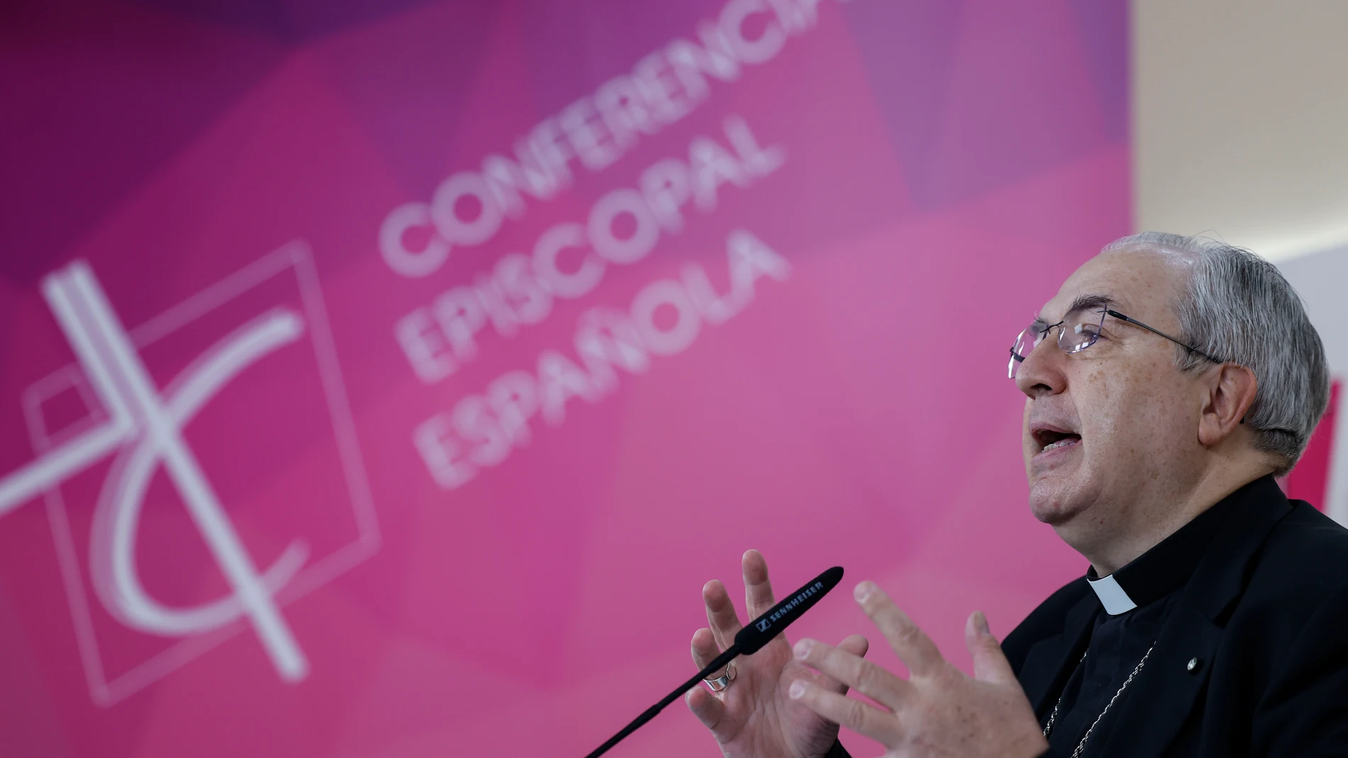 l secretario general de la Conferencia Episcopal, Francisco César García Magán, durante la rueda de prensa