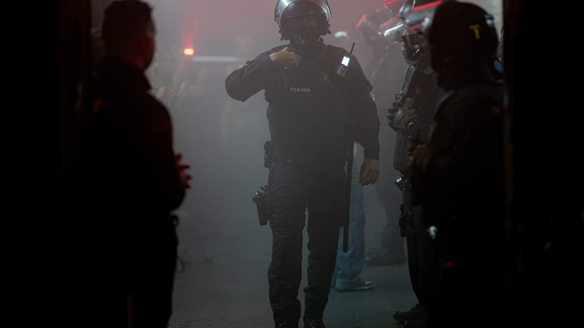 Una operación de los Mossos d’Esquadra, a 5 de abril de 2025, en Barcelona, Cataluña (España). El dispositivo está dentro del ‘Plan Kanpai’, para luchar contra la multirreincidencia. El plan se extiende a toda el área metropolitana en acciones coordinadas por todas las áreas regionales policiales, ya que antes cada comisaría lideraba la lucha contra esta criminalidad específica de su zona. En 2024, solo en la capital catalana, la policía detuvo a 452 ladrones multirreincidentes que acumulaban...