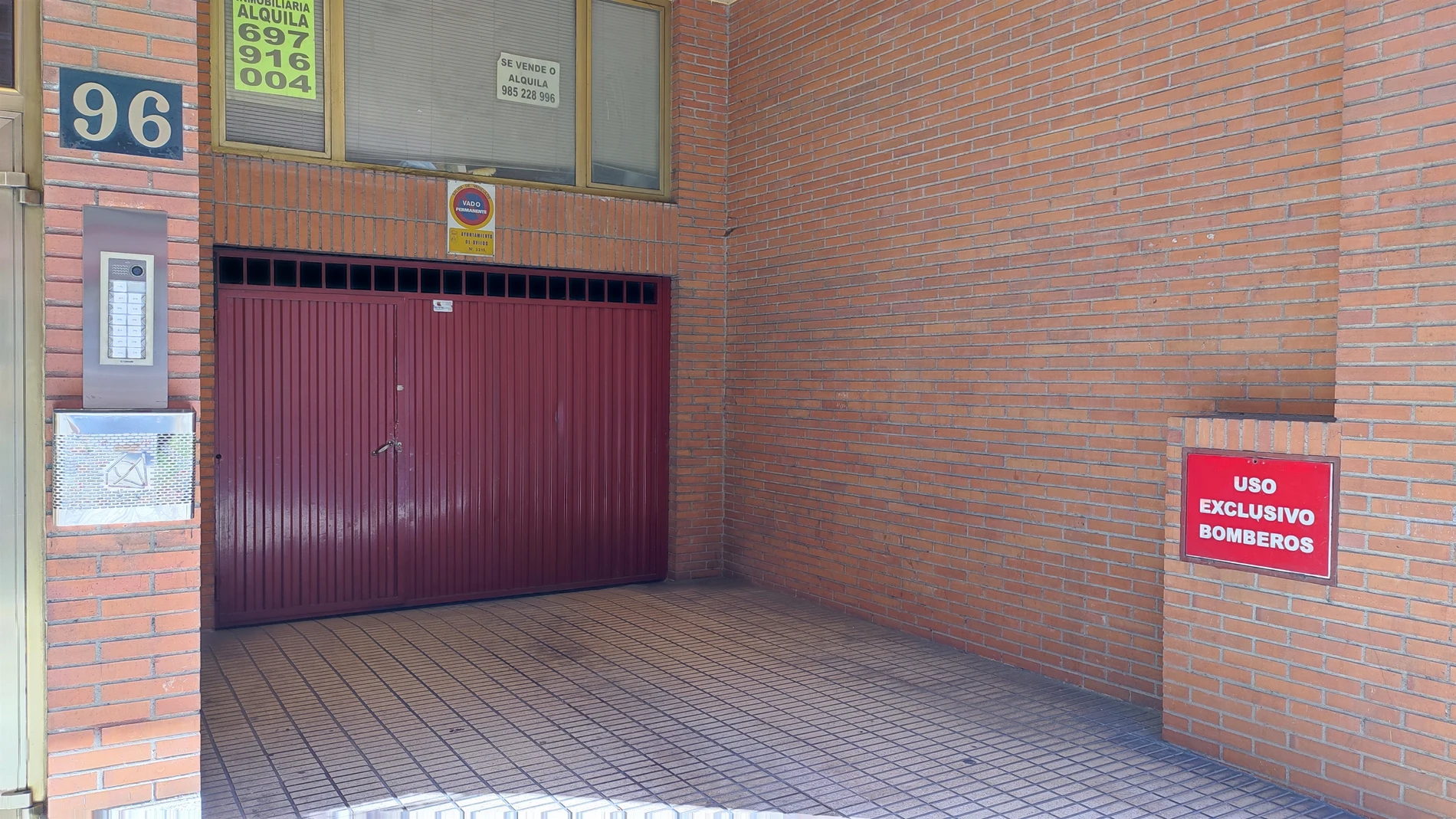 (Foto de ARCHIVO) Garaje, aparcamiento para coches, boca de riego para bomberos. EUROPA PRESS 10/07/2023