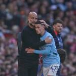 Pep Guardiola con Phil Foden