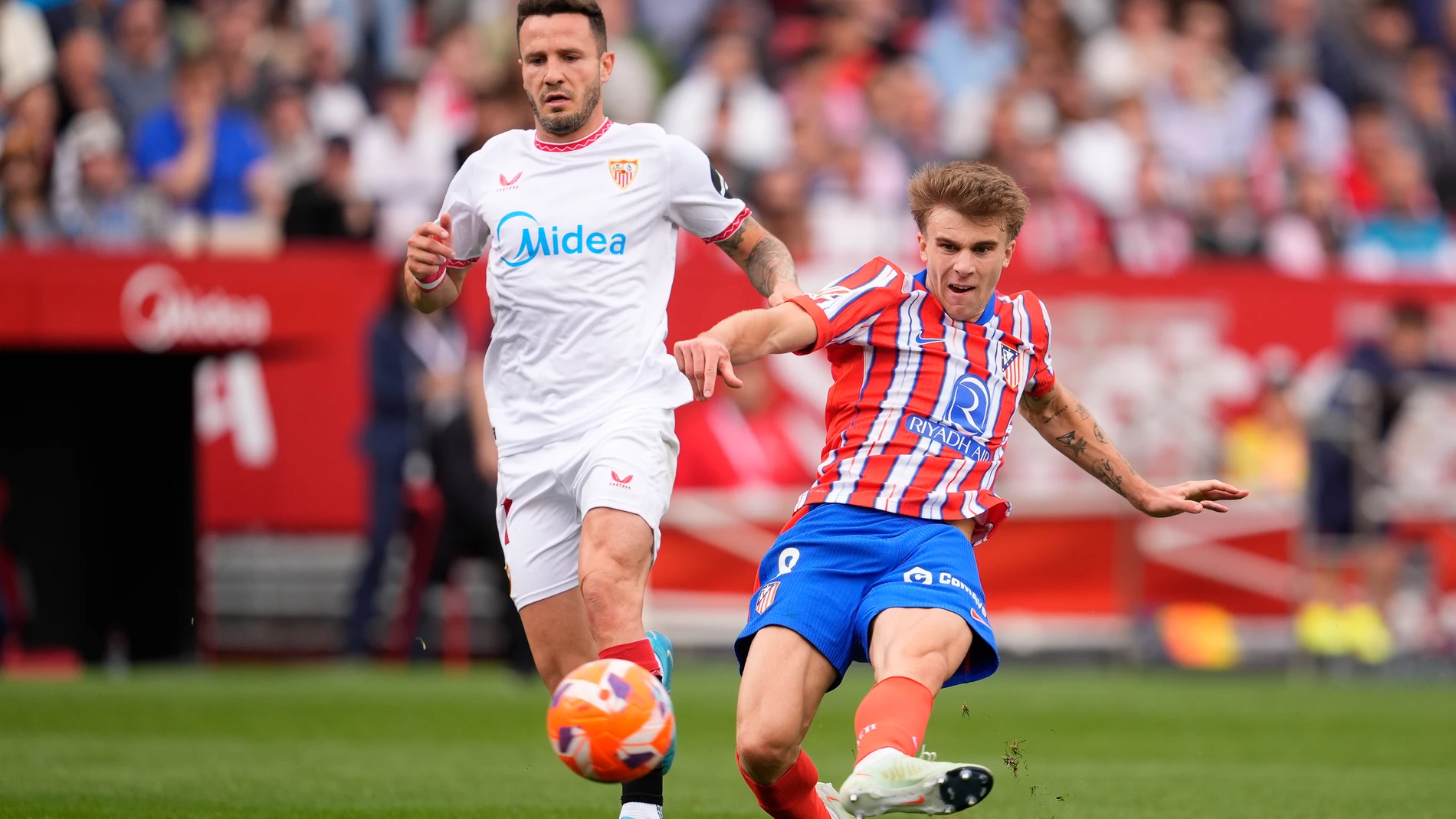 Pablo Barrios of Atletico de Madrid shoots for goal during the Spanish League, LaLiga EA Sports, football match played between Sevilla FC and Atletico de Madrid at Ramon Sanchez Pizjuan stadium on April 06, 2025, in Madrid, Spain. AFP7 06/04/2025 ONLY FOR USE IN SPAIN