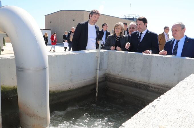 Suárez-Quiñones visita la nueva depuradora de Grijota en compañía del alcalde Jesús Ángel Tapia, 