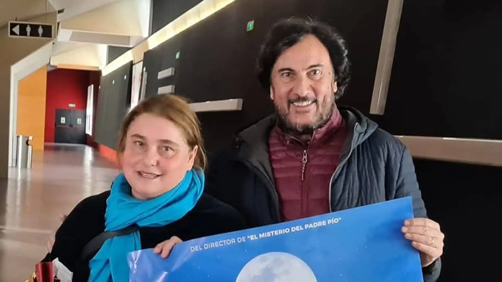 El director José María Zavala junto a la madre de Carlo Acutis, Antonia Salzano