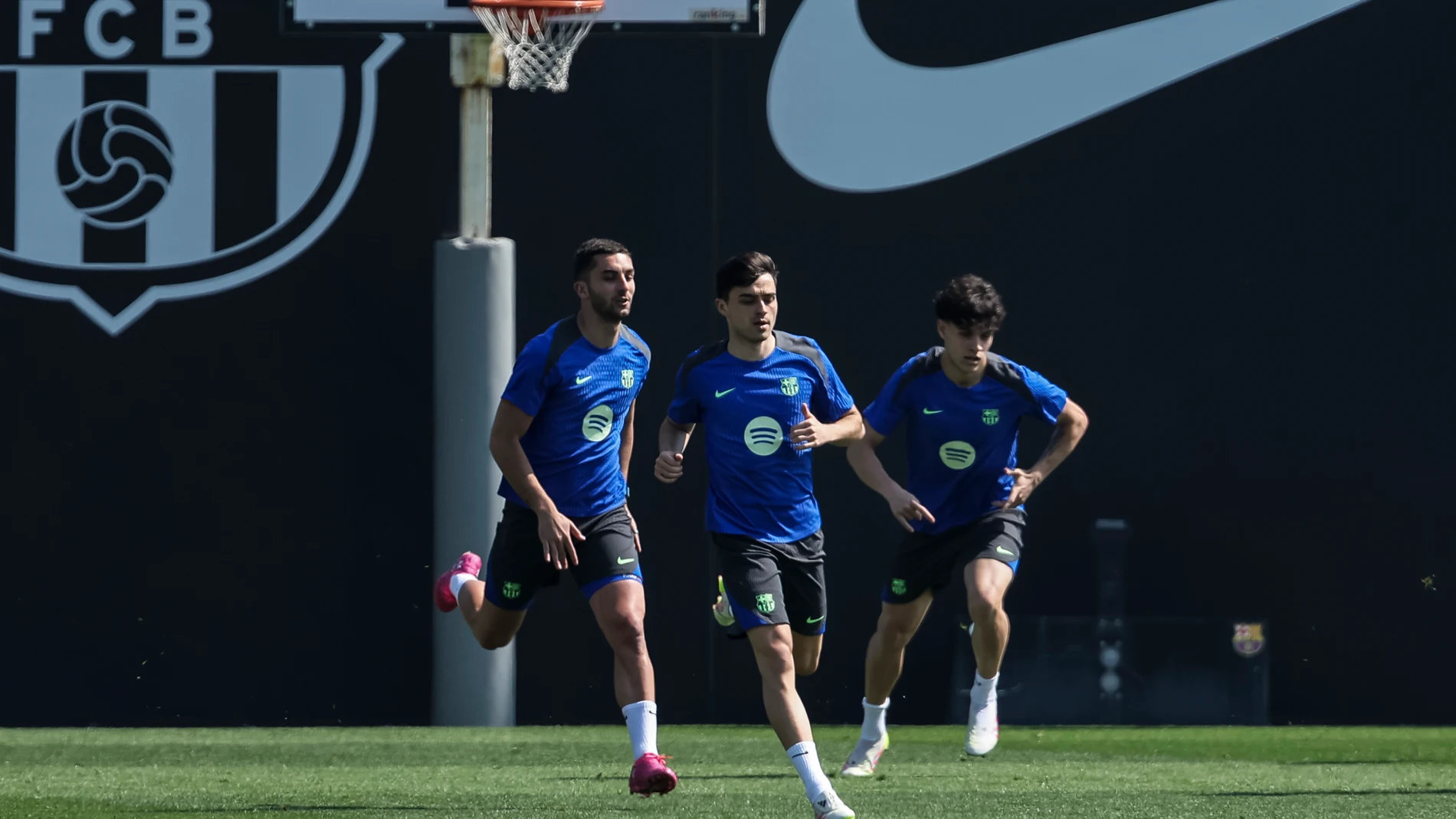 Pedro Gonzalez Pedri and Ferran Torres during the training day of FC Barcelona ahead UEFA Champions League, football match against Borussia Dortmund at Ciudad Esportiva Joan Gamper on April 08, 2025 in Sant Joan Despi, Barcelona, Spain. AFP7 08/04/2025 ONLY FOR USE IN SPAIN