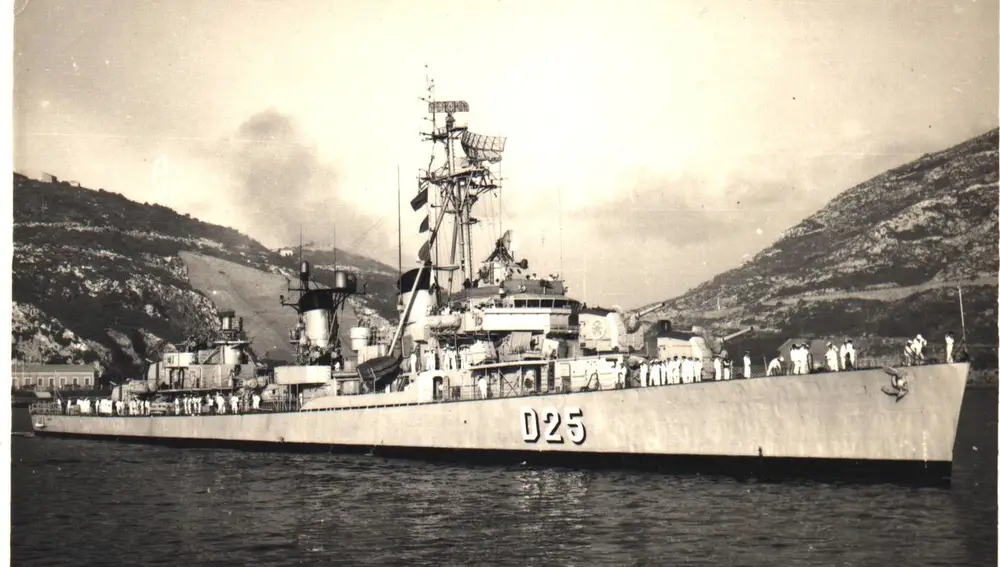 Destructor Jorge Juan D-25 de la Armada, de la clase Lepanto, a su salida del puerto de Cartagena.