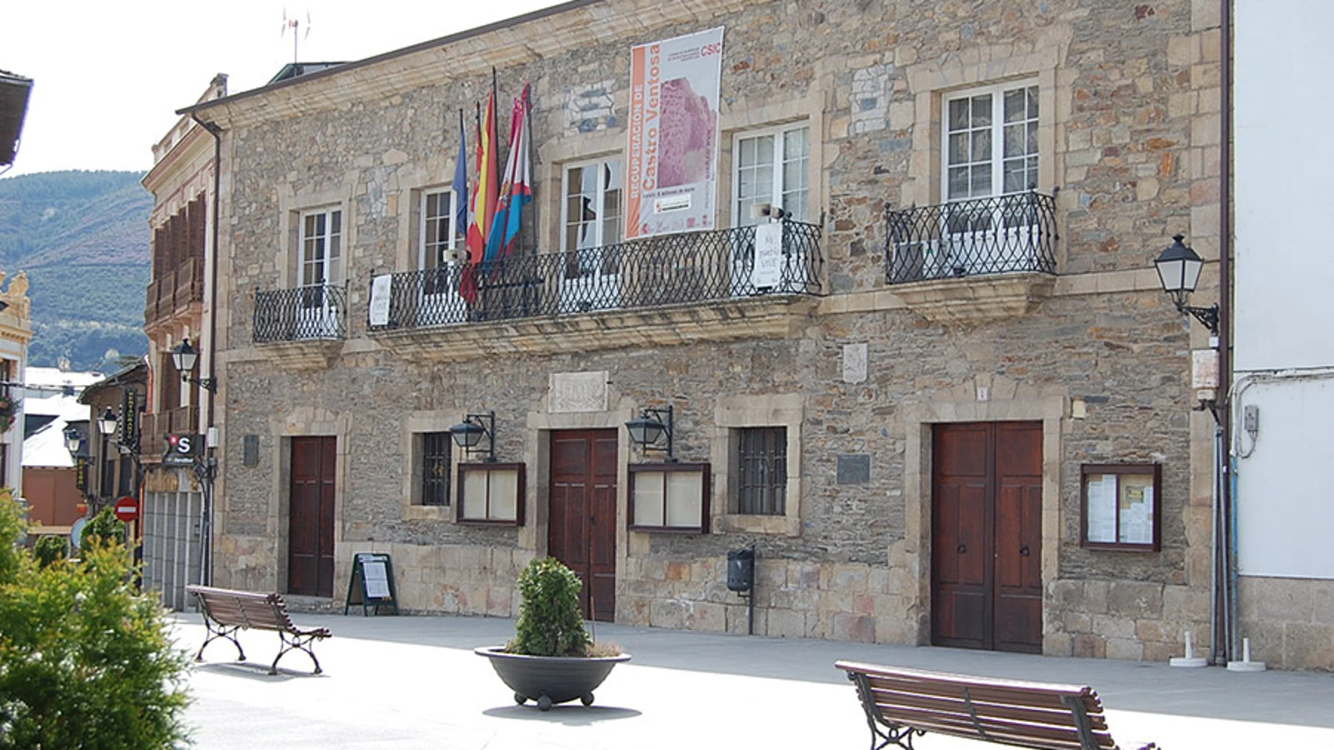 Fachada del Ayuntamiento de Villafranca del Bierzo
