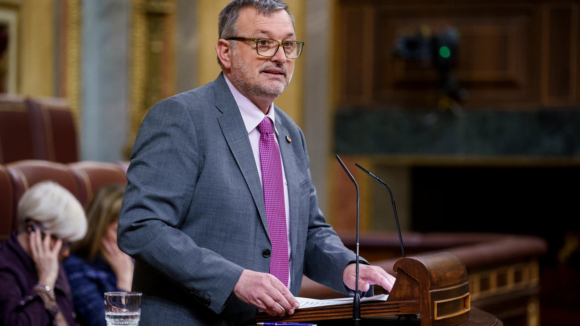 El diputado de Junts, Josep María Cervera, durante una sesión plenaria en el Congreso de los Diputados, a 8 de abril de 2025, en Madrid (España). El Pleno del Congreso de los Diputados debate y vota hoy la toma en consideración de la proposición de ley para que los productos ópticos y de salud visual sean gratuitos para los menores de edad. Esta es una propuesta del Parlamento de Andalucía que aboga por que las gafas, lentillas o lentes, así como los productos de salud visual, que utilicen lo...