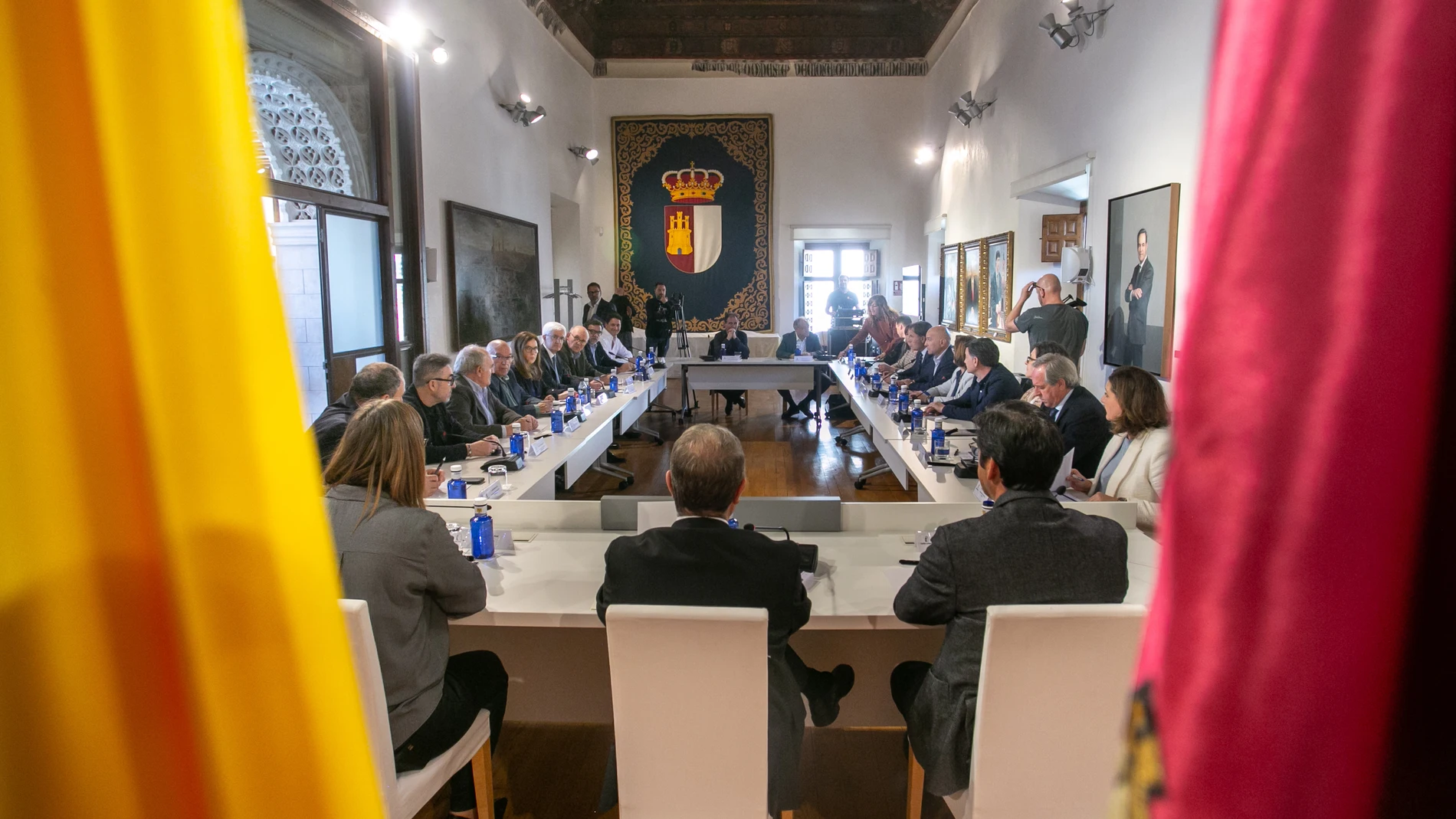 Reunión del Gobierno regional con agentes sociales para analizar los aranceles