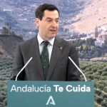 Baño de masas de Juanma Moreno en Jaén: unos niños le jalean al grito de "presidente"