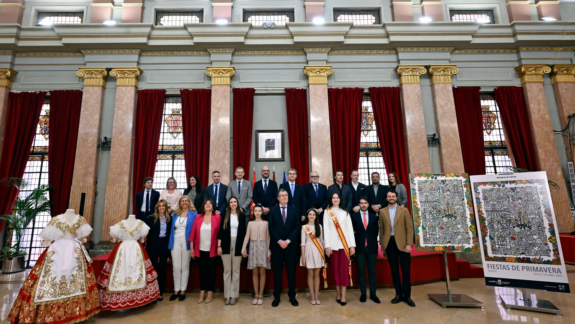 Imagen de la presentación del cartel de las Fiestas de 2025, en el Salón de Plenos REMITIDA / HANDOUT por JUANCHI LOPEZ Fotografía remitida a medios de comunicación exclusivamente para ilustrar la noticia a la que hace referencia la imagen, y citando la procedencia de la imagen en la firma 09/04/2025