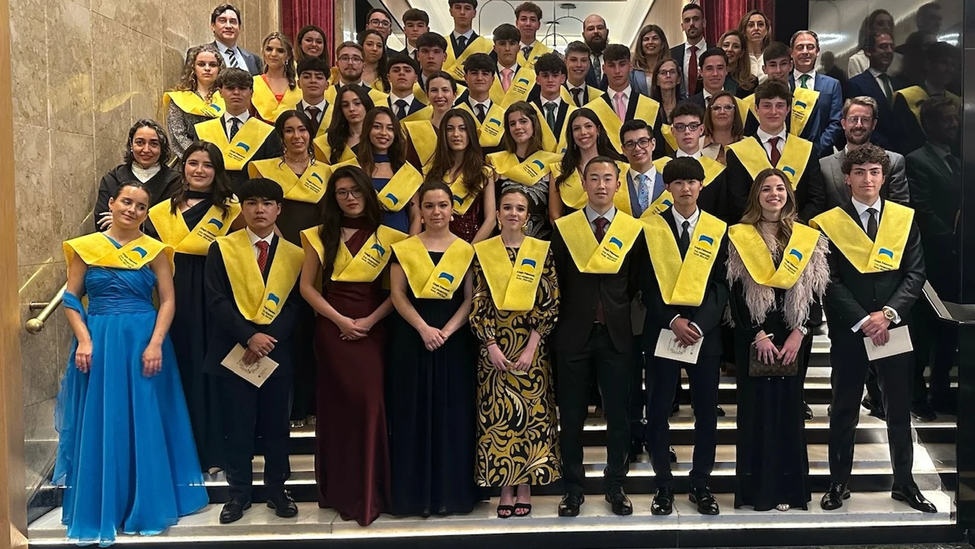 Graduación de 40 alumnos del colegio Peñacorada que finalizan Bachillerato