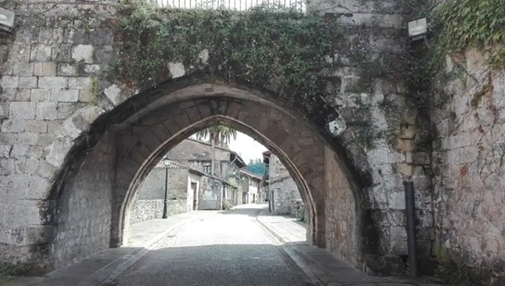 Puente de piedra de Cartes.