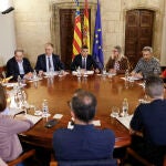 Mazón y Valderrama, junto a otros miembros de la Generalitat, reunido con los sindicatos de Bomberos Forestales