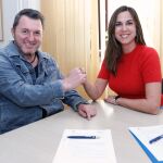 La concejala Blanca Jiménez y el presidente de IMPULSA IGUALDAD Castilla y León, Francisco J. Sardón, renuevan el acuerdo de colaboración