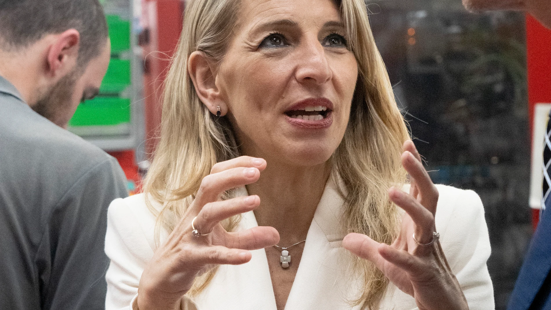 La vicepresidenta segunda y ministra de Trabajo y Economía Social, Yolanda Díaz, visita a la cooperativa Copreci del grupo Mondragon, a 9 de abril de 2025, en Aretxabaleta, Guipúzcoa, País Vasco (España). Esta cooperativa es una de las afectadas por la subida de aranceles impuesto por la administración estadounidense. La vicepresidenta participa por la tarde en unas jornadas sobre la dignidad del cuidado y de las cuidadoras en San Sebastián. 09 ABRIL 2025 Iñaki Berasaluce / Europa Press 09...
