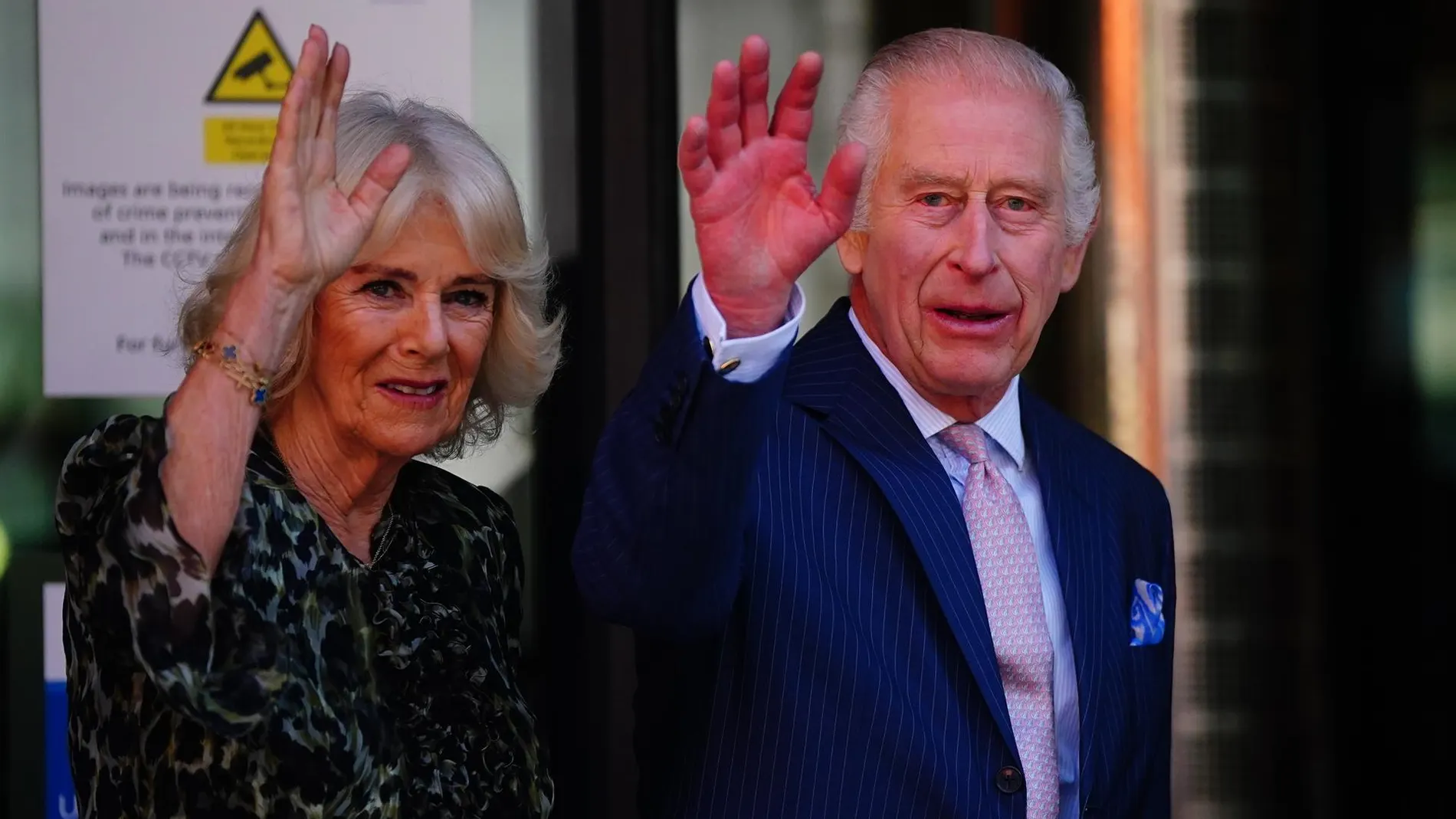 El Rey Carlos III de Inglaterra y la Reina Camila visitan al Papa coincidiendo con el 20º aniversario de su boda