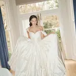 Influencer con el peinado perfecto el día de su boda.