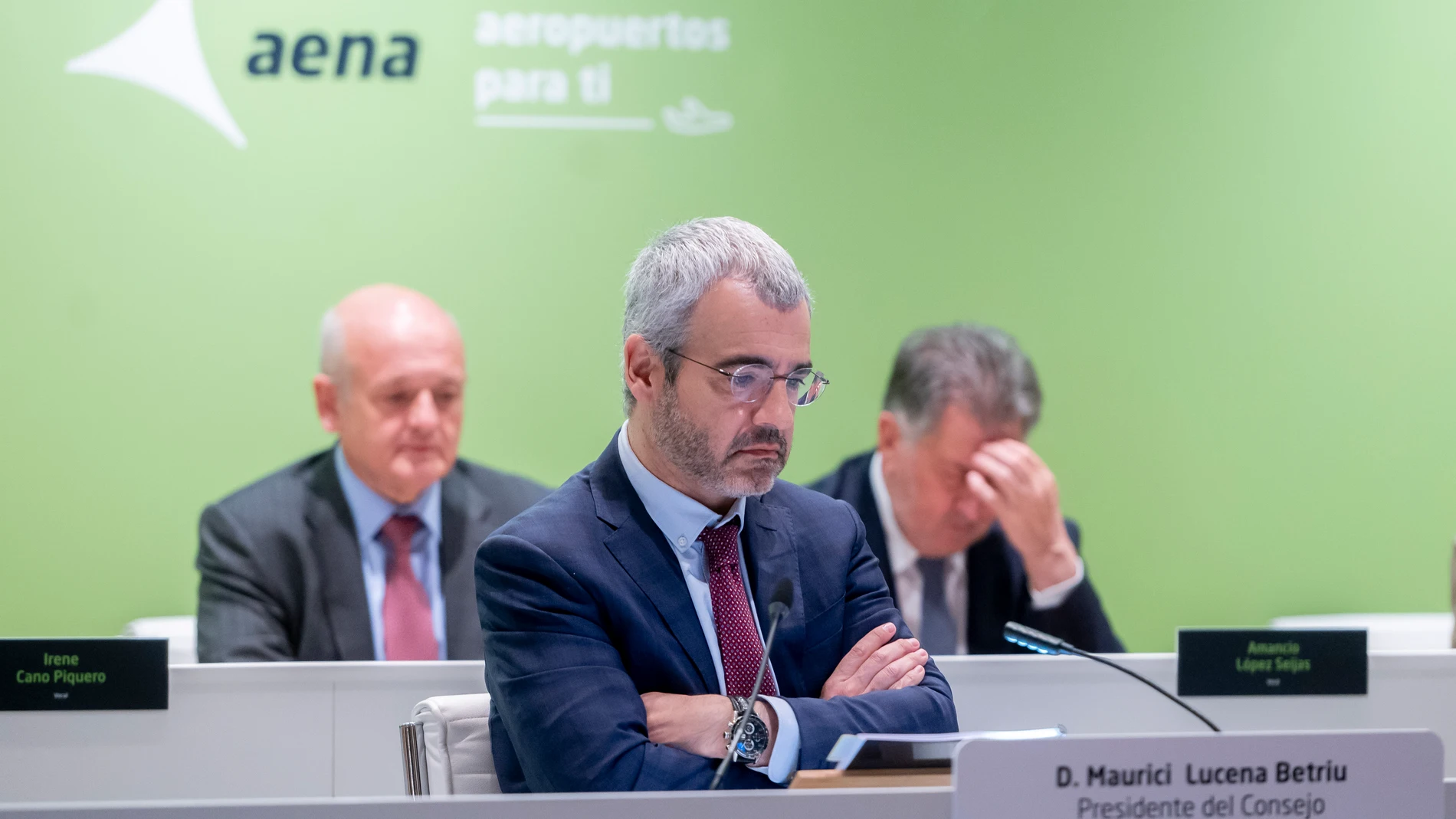 El presidente del Consejo de AENA, Maurici Lucena, durante una Junta General de Accionistas de Aena en la Terminal T4 del Aeropuerto Adolfo Suárez Madrid-Barajas, a 9 de abril de 2025, en Madrid (España). Aena propone en la junta general ordinaria de accionistas de hoy, el reparto de un dividendo de 9,76 euros brutos por título con cargo a los resultados del ejercicio 2024, un 27,4% más que el pago del año anterior. Otra propuesta del operador aeroportuario será el desdoblamiento ('split') d...