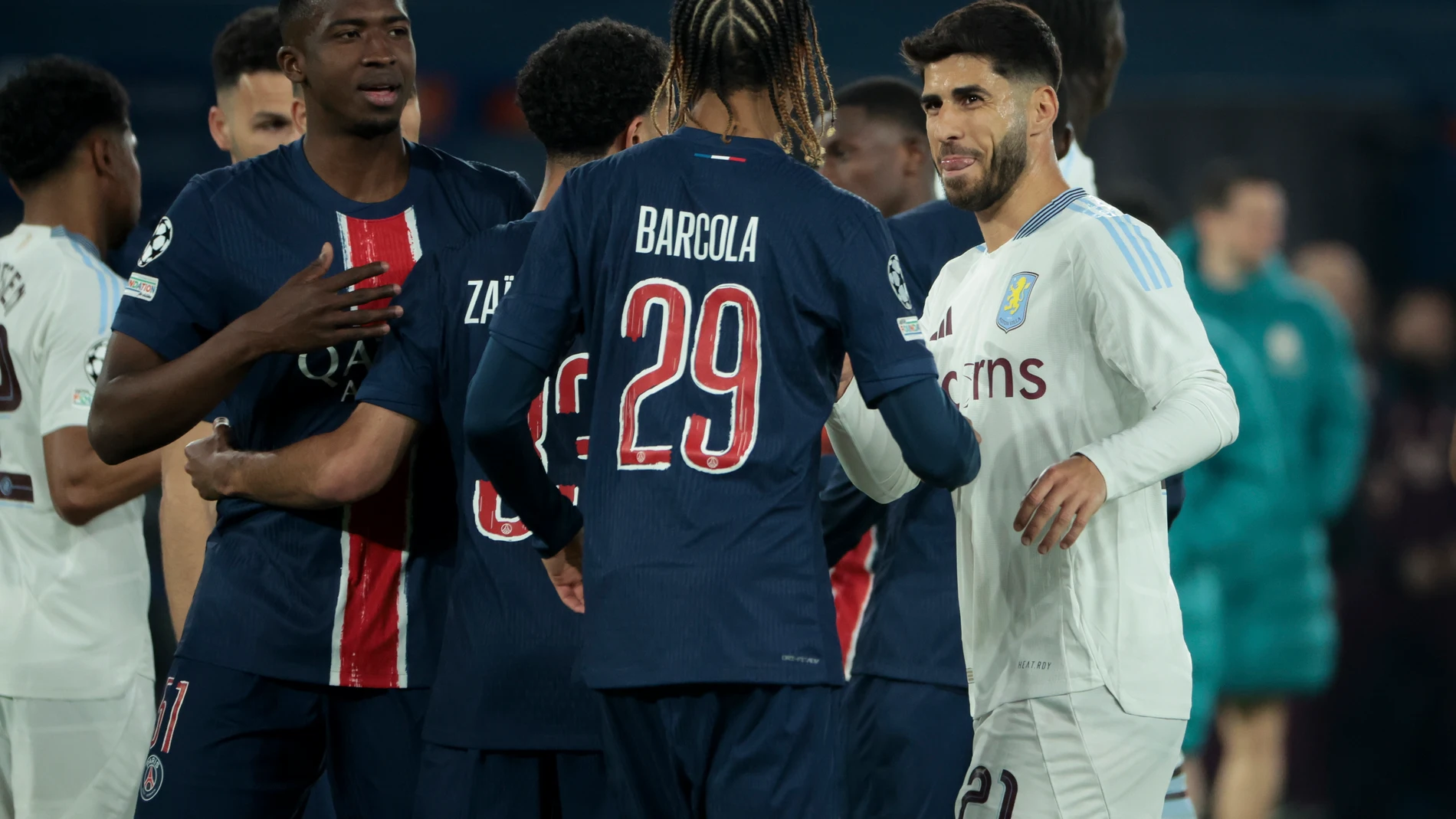 Marco Asensio of Aston Villa with his former teammates following the UEFA Champions League Quarter-finals 1st leg football match between Paris Saint-Germain (PSG) and Aston Villa FC on 9 April 2025 at Parc des Princes stadium in Paris, France - Photo Jean Catuffe / DPPIAFP7 09/04/2025 ONLY FOR USE IN SPAIN