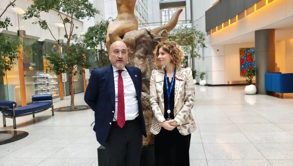 Fernando Santiago y Hana Jalloul
