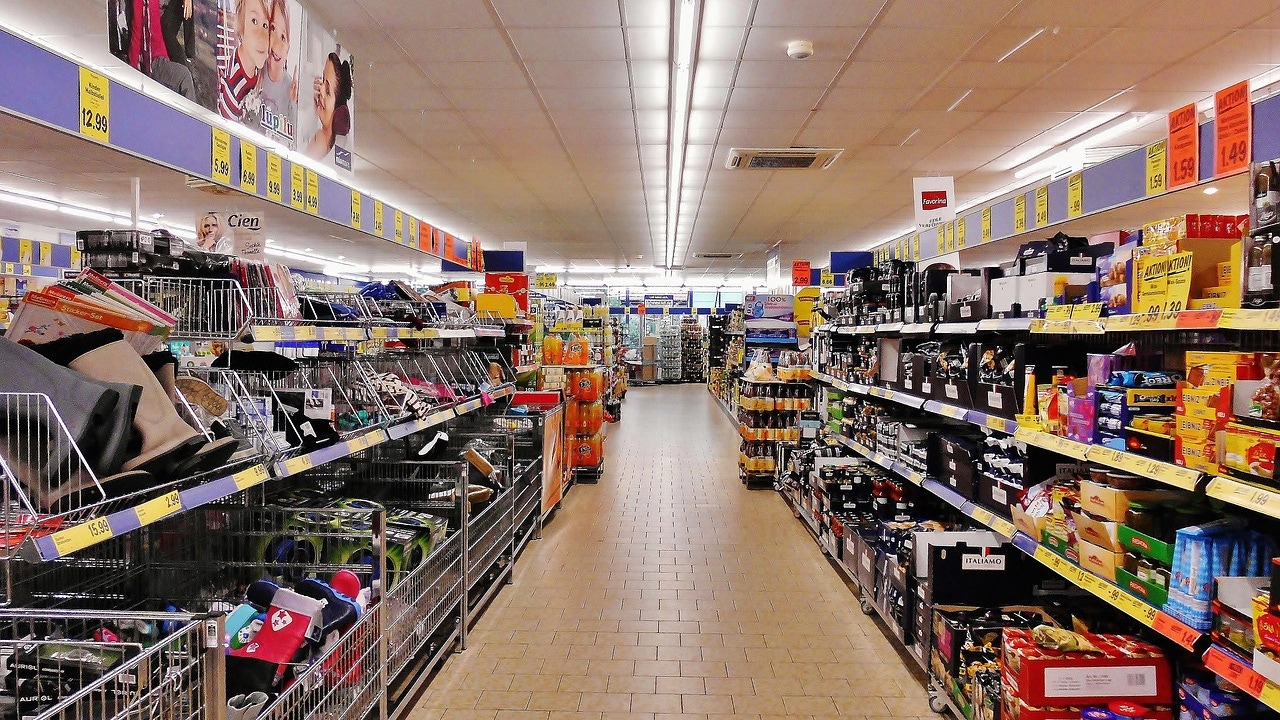 La empresa cerró la tienda, pero le ofreció un traslado que ella rechazó: ahora la Justicia le quita la razón a la trabajador