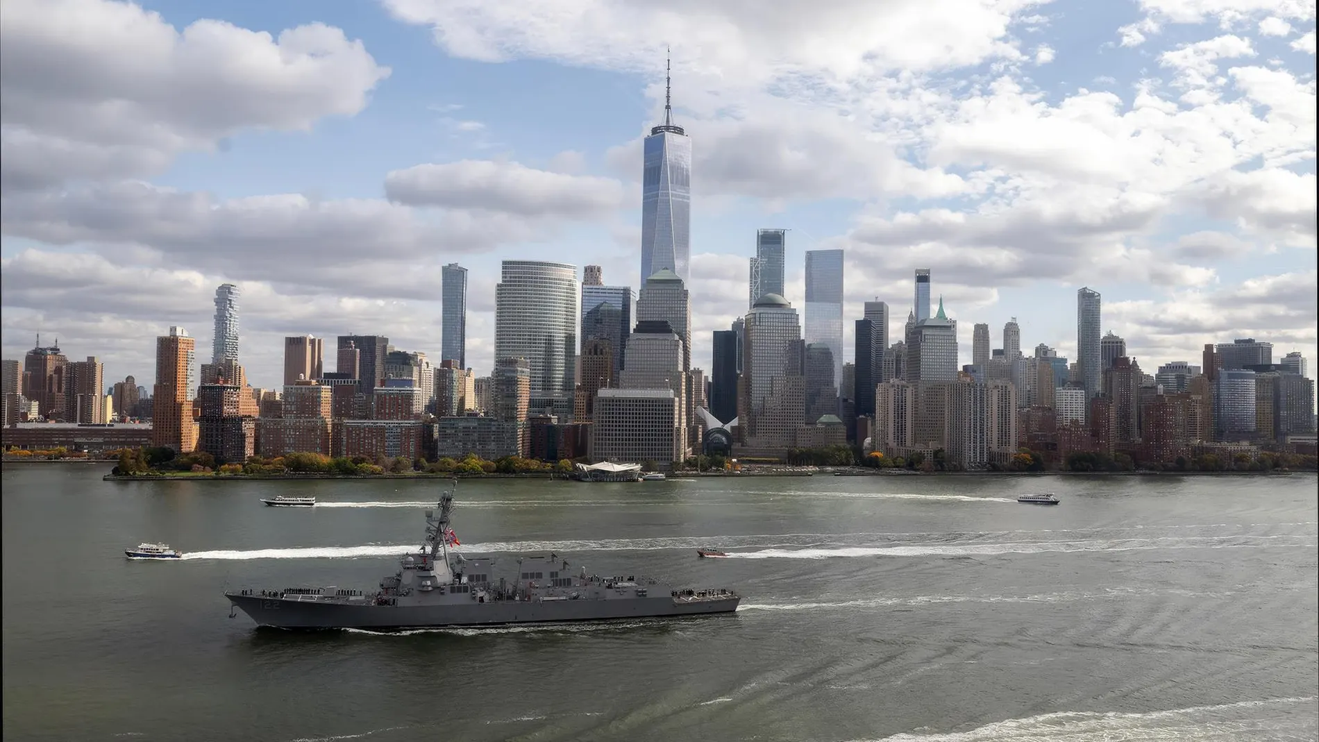 VÍDEO: Sucesos.- Un helicóptero se estrella en el río Hudson de la ciudad de Nueva York (EEUU)