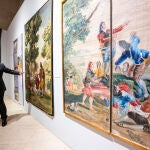 Exponen un tapiz de Cristóbal Colón arrodillado ante los Reyes Católicos