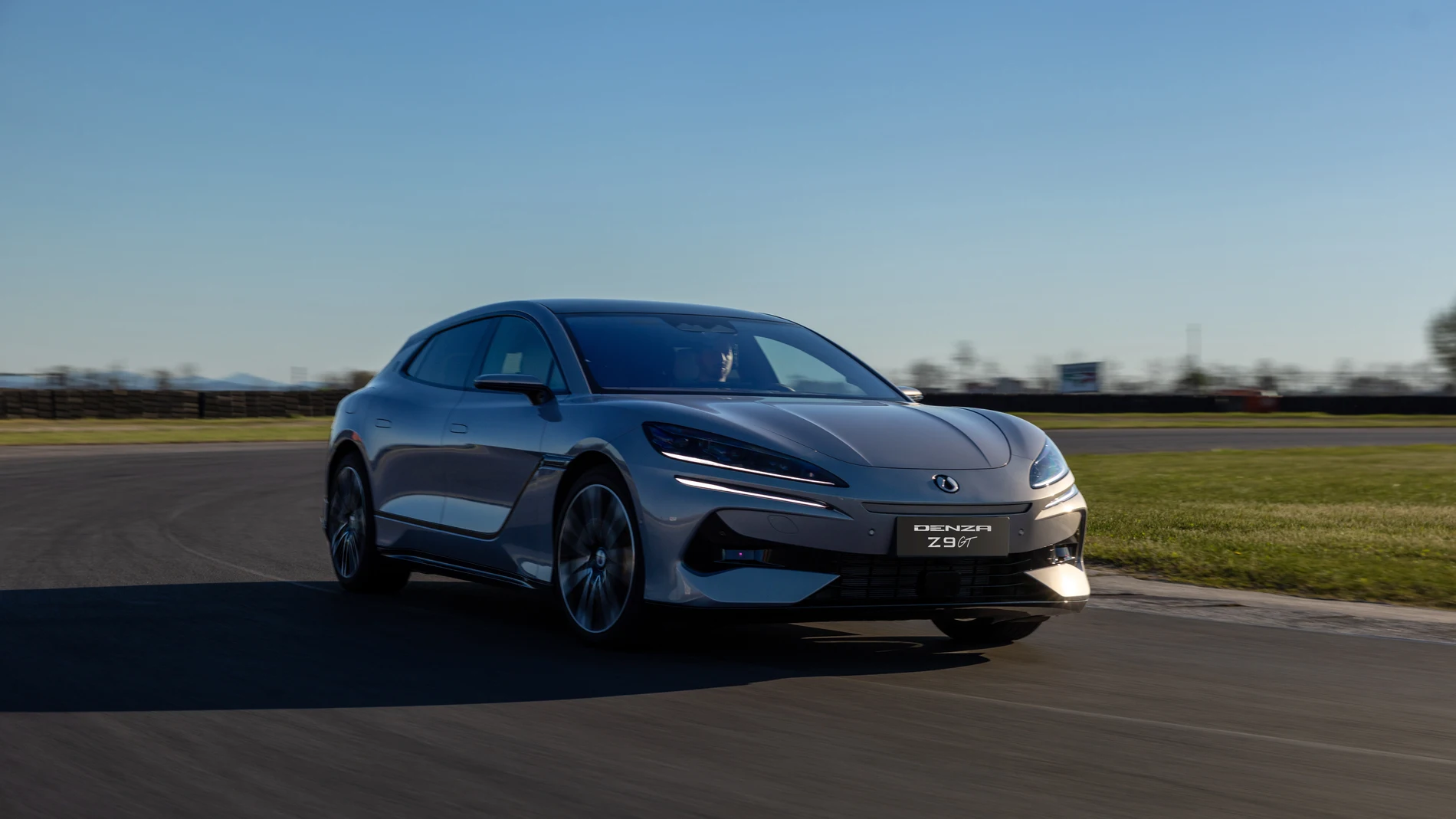 Denza, la marca premium de BYD, ¡lanza su modelo 100% eléctrico Z9GT en Europa