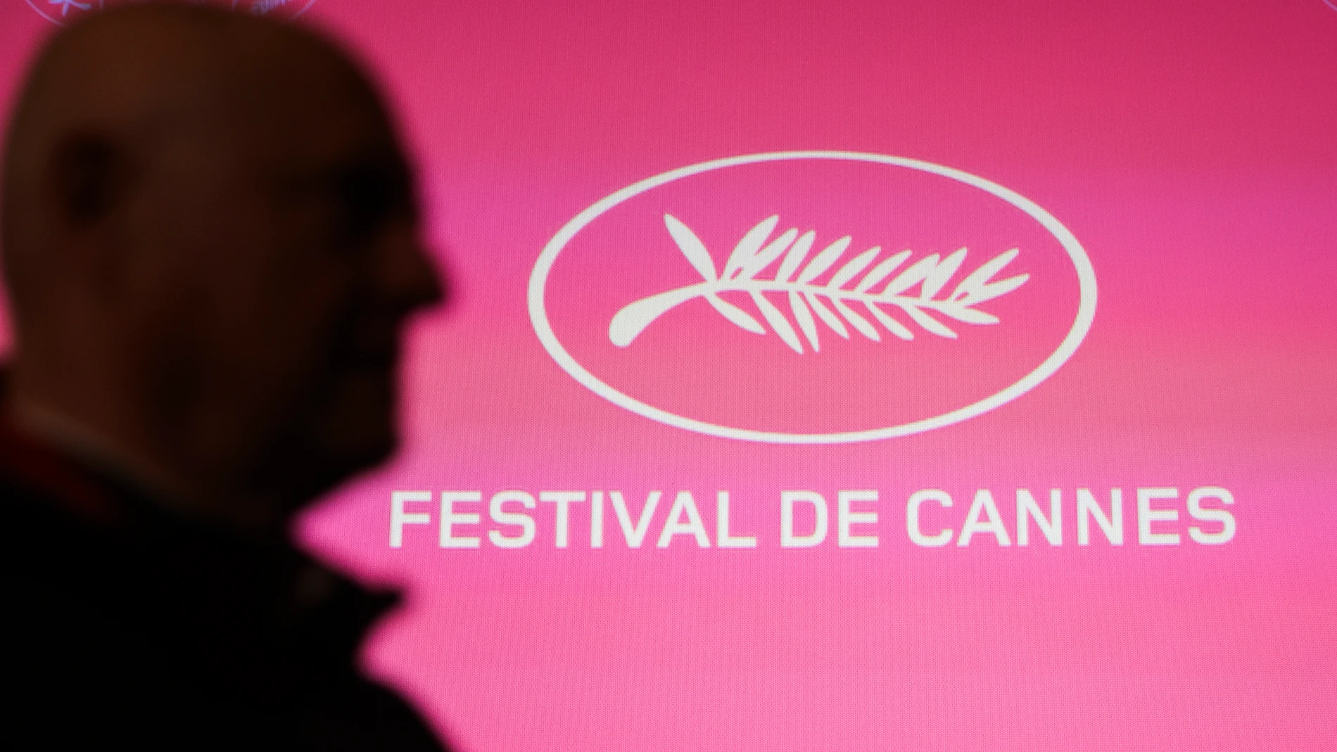 Paris (France), 10/04/2025.- A man passes next to the logo of the Cannes Film Festival before the press conference to present the 78th Cannes Film Festival Official Selection at the UGC Montparnasse in Paris, France, 10 April 2025. The 78th edition of the Cannes Film Festival will take place from 13 to 24 May 2024. (Cine, Cine, Francia) EFE/EPA/Teresa Suarez