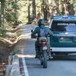 La DGT lo confirma: esto es lo que sucede si adelantas a la Guardia Civil en la carretera
