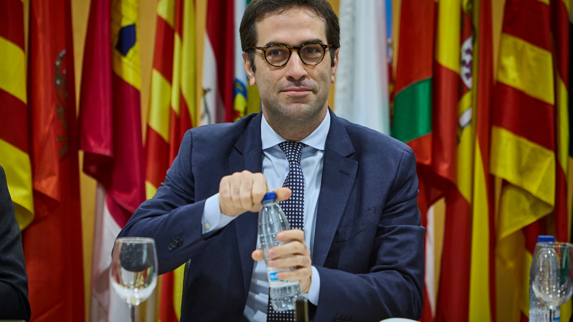 El ministro de Economía Carlos Cuerpo durante el Consejo Interterritorial de Internacionalización celebrado este jueves en Madrid para analizar la respuesta de España para mitigar el impacto de la guerra arancelaria. © Alberto R. Roldán / Diario La Razón. 10 04 2025
