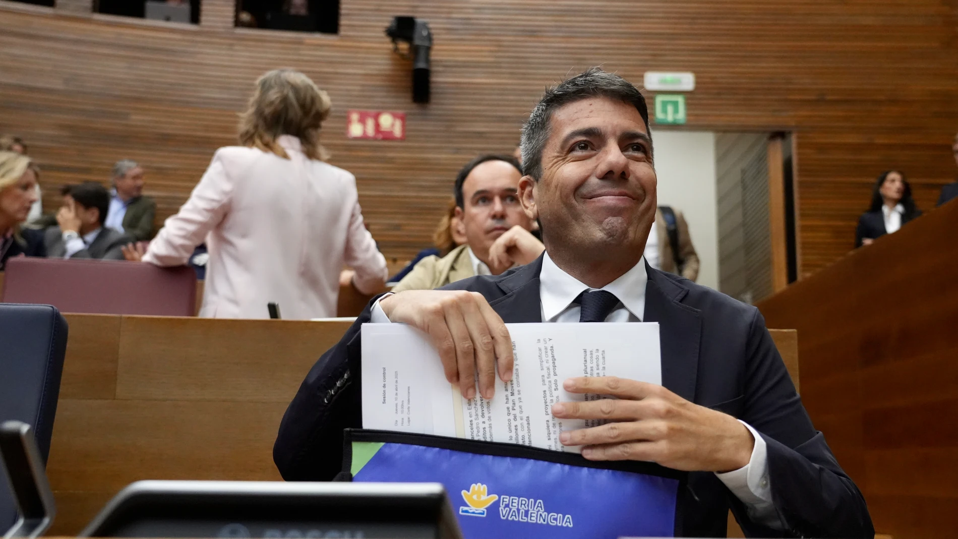 El president de la generalitat, Carlos Mazón, durante una sesión de control al president de la Generalitat valenciana, en Les Corts de Valencia, a 10 de abril de 2025, en Valencia, Comunidad Valenciana (España). 10 ABRIL 2025 Eduardo Manzana / Europa Press 10/04/2025